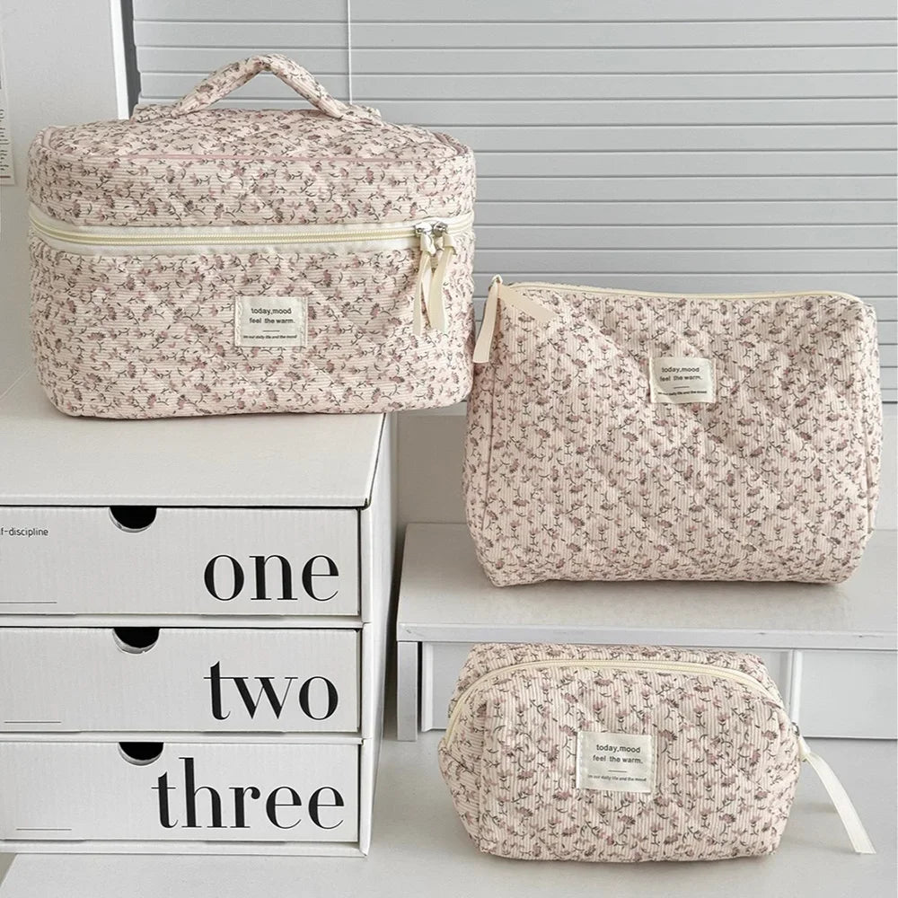 1PC Pink Strawberry Women Cosmetic Quilted Bag Portable Travel Organizer Toiletry Makeup Storage Pouch Handbag Ladies Zipper Bag
